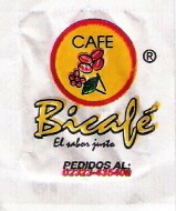 Sobres de edulcorantes de la marca de café argentina BICAFÉ.