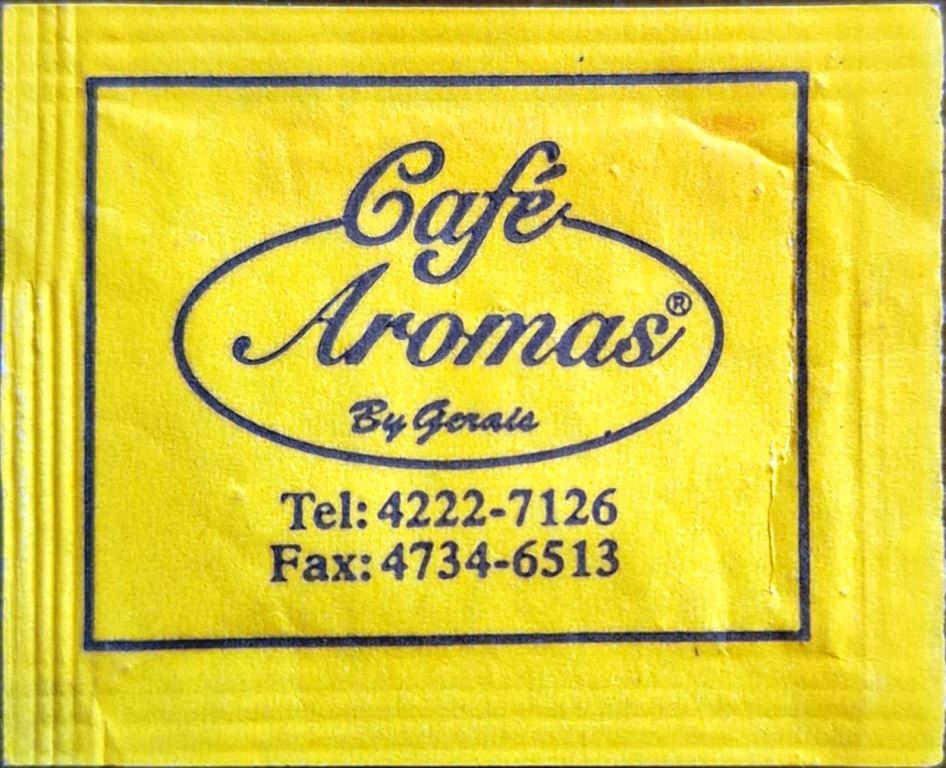 Sobres de edulcorantes de la marca de café argentina AROMAS.