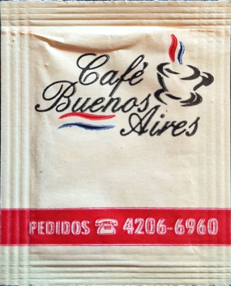 Sobres de edulcorantes de la marca de café argentina BUENOS AIRES.