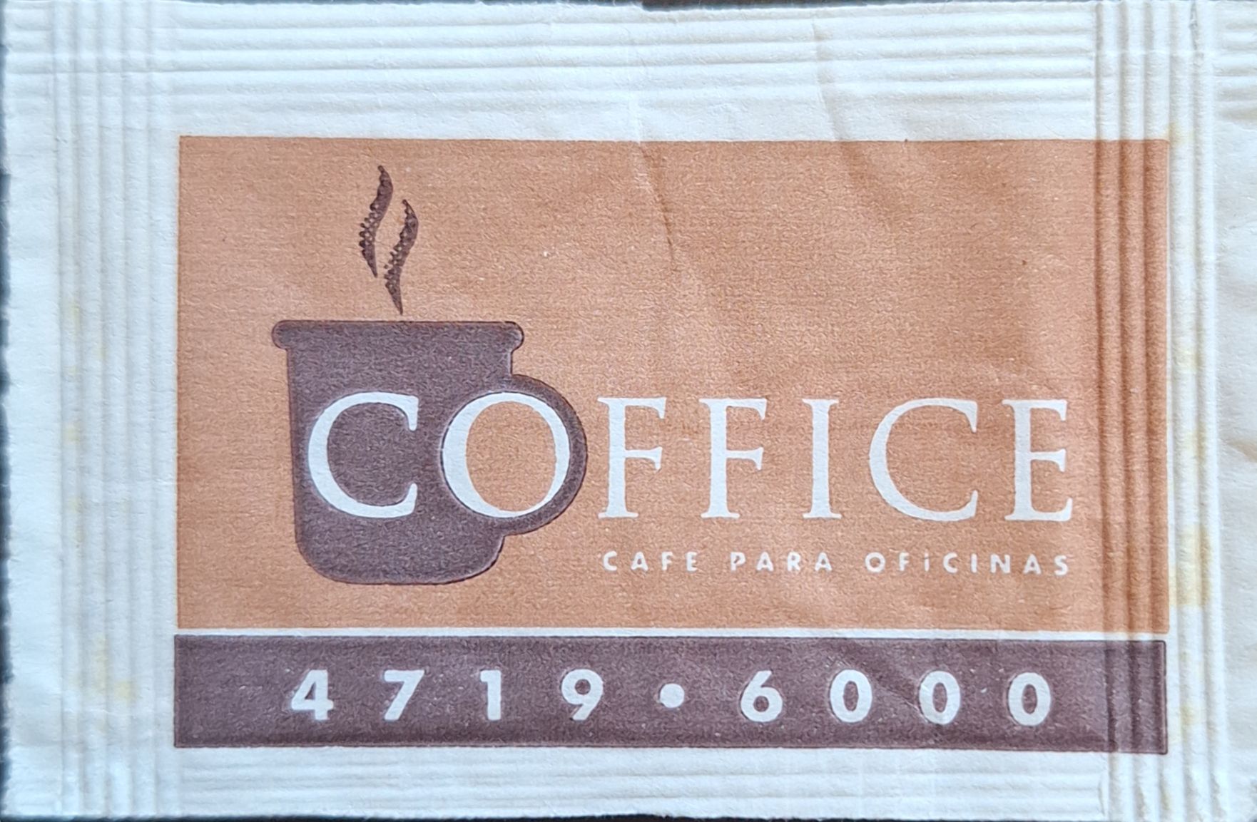 Sobres de edulcorantes de la marca de café argentina COFFICE.