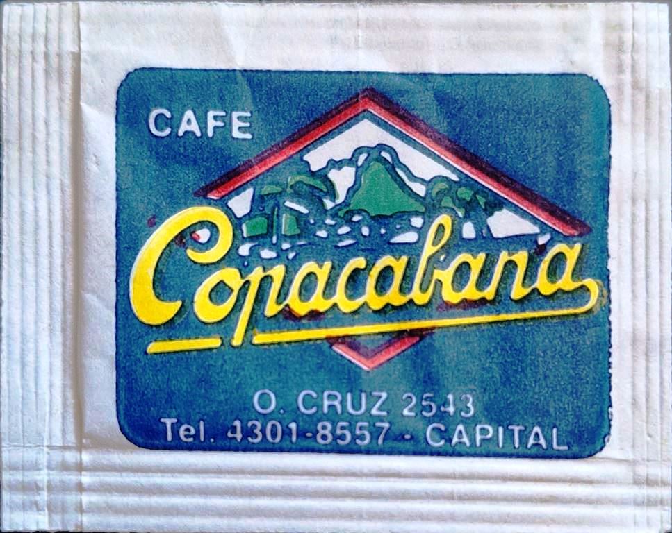 Sobres de edulcorantes de la marca de café argentina COPACABANA.