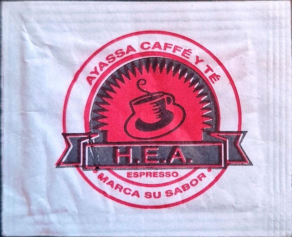 Sobres de edulcorantes de la marca de café argentina HEA.