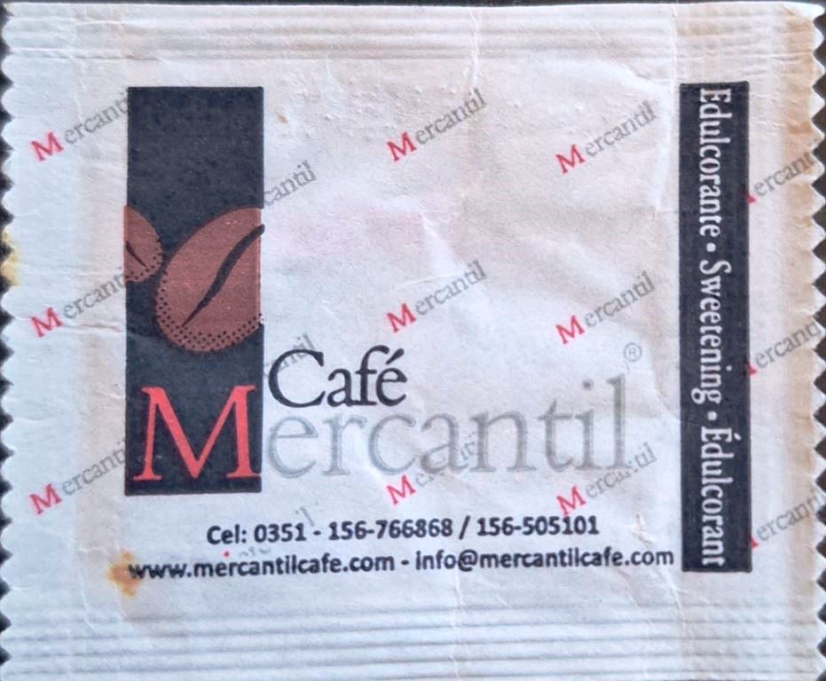 Sobres de edulcorantes de la marca de café argentina MERCANTIL.