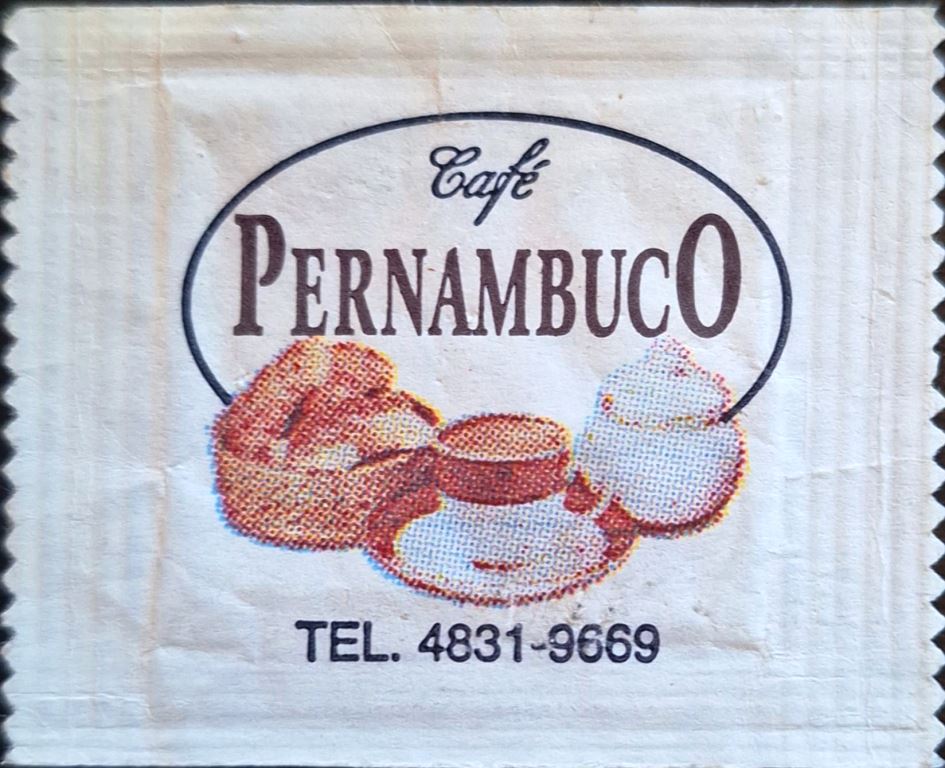 Sobres de edulcorantes de la marca de café argentina PERNANBUCO.