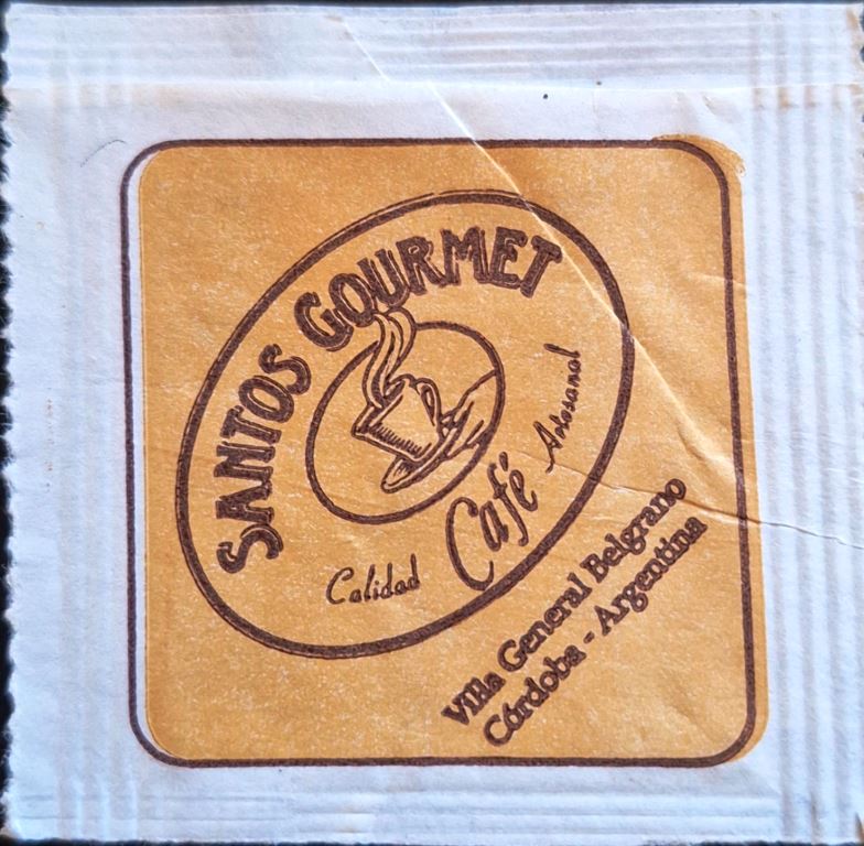 Sobres de edulcorantes de la marca de café argentina SANTOS GOURMET.