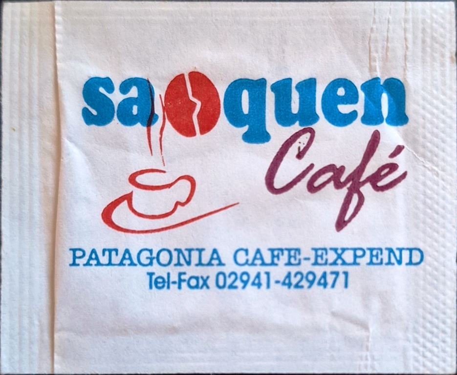 Sobres de edulcorantes de la marca de café argentina SAOQUEN.