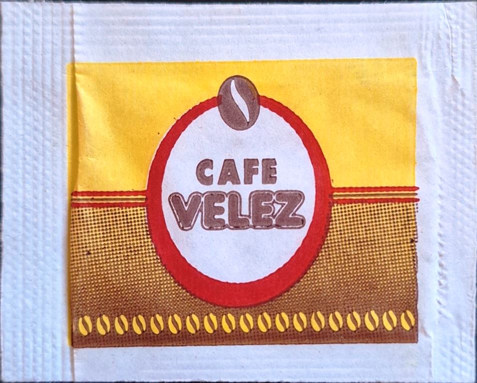 Sobres de edulcorantes de la marca de café argentina VELEZ.