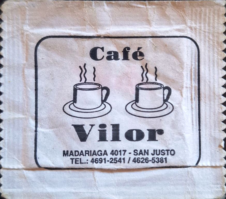 Sobres de edulcorantes de la marca de café argentina VILOR.