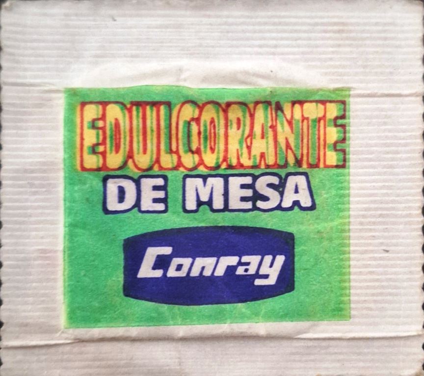 Sobres de edulcorantes de la marca de edulcorante argentina CONRAY.