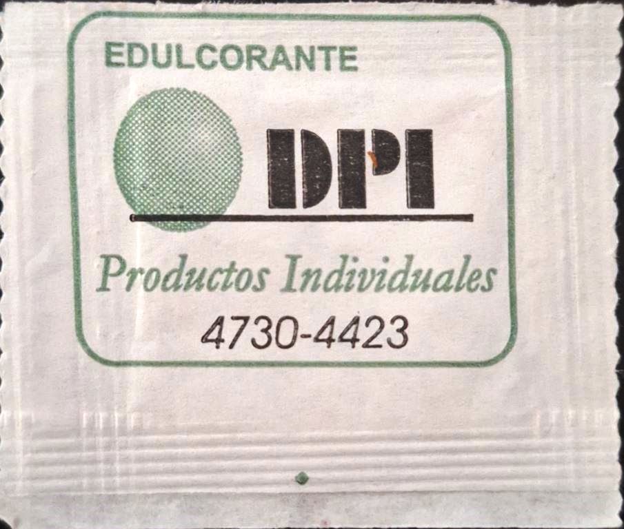 Sobres de edulcorantes de la marca de edulcorante argentina DPI.