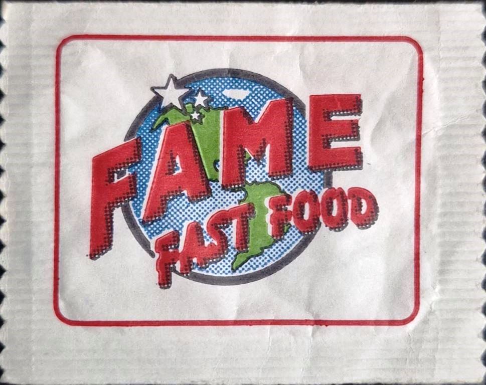 Sobres de edulcorantes del local de hostelería FAME FAST FOOD.