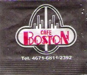 Sobres de edulcorantes de la marca de café argentina BOSTON.
