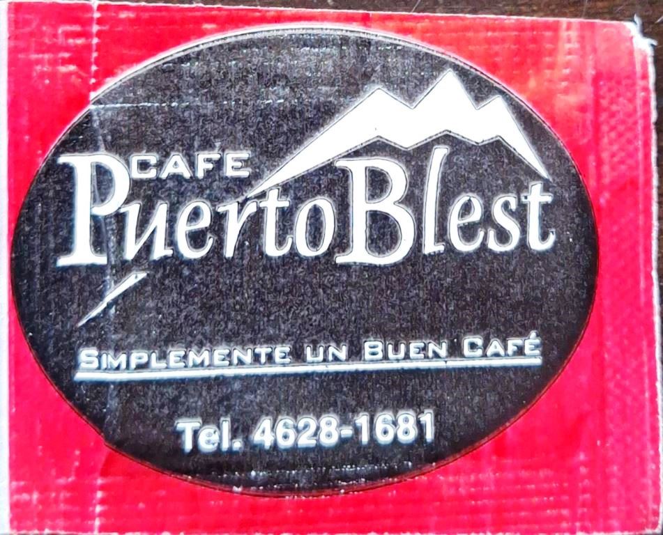 Sobres de edulcorantes de la marca de café argentina PUERTO BLEST.
