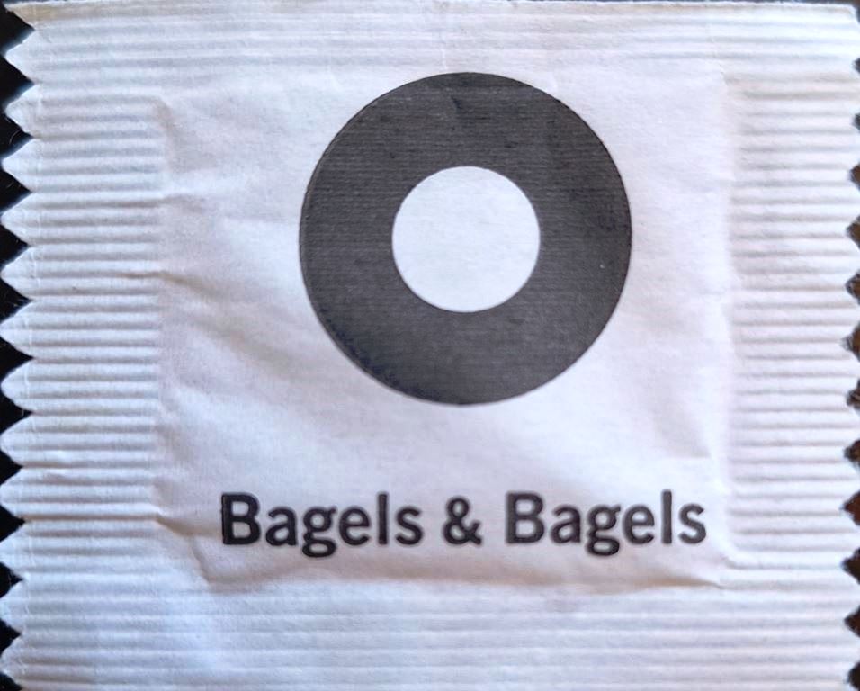 Sobres de edulcorantes del local de hostelería BAGELS & BAGELS.
