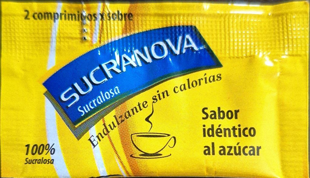 Mi colección personal de sobres de educlcorante de la marca de edulcorante SUCRANOVA de Bolivia.