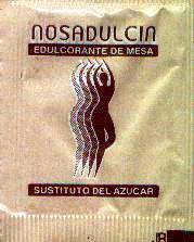 Sobres de edulcorantes de marcas de edulcorantes.