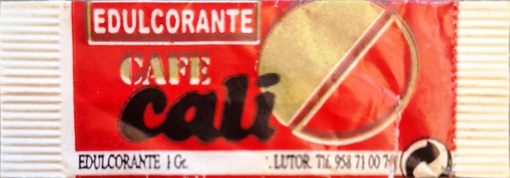 Sobres de edulcorantes de la marca de café CALI.