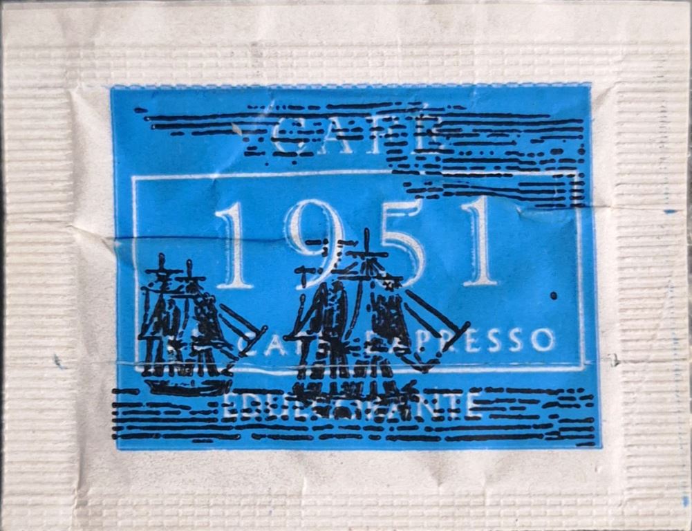 Sobres de edulcorantes de la marca de café 1951.
