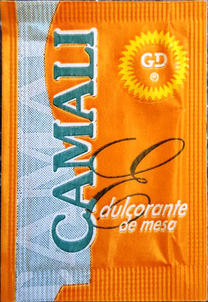 Sobres de edulcorantes de la marca de café CAMALI.