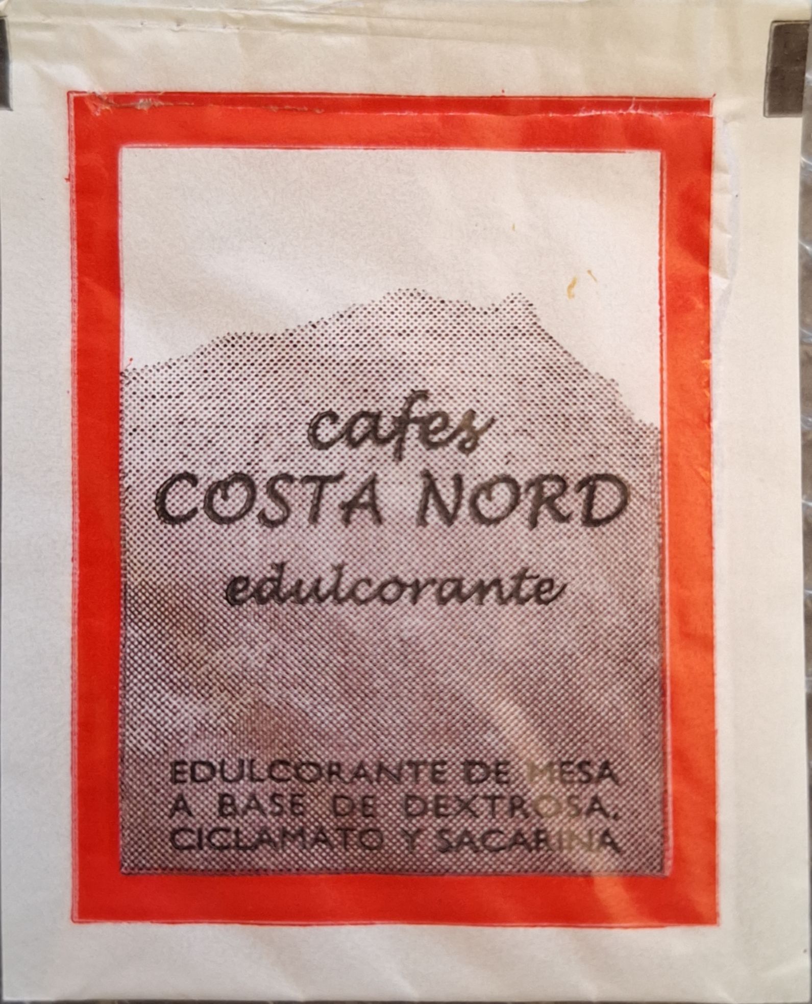 Sobres de edulcorantes de la marca de café COSTA NORD.