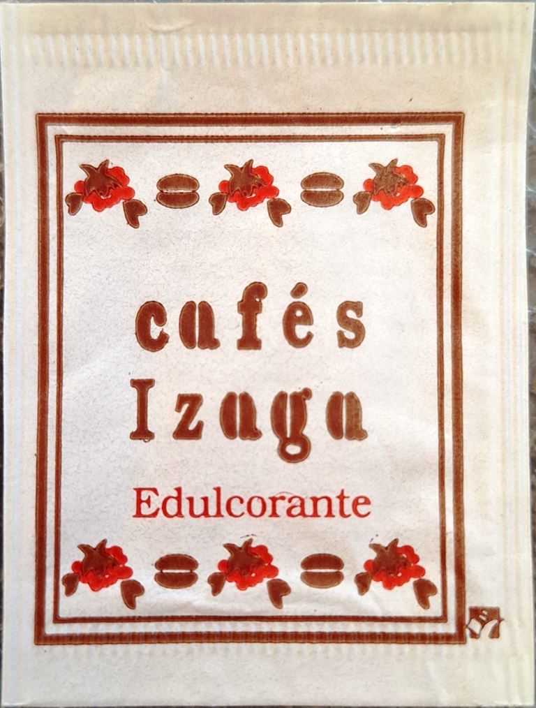 Sobres de edulcorantes de la marca de café IZAGA.