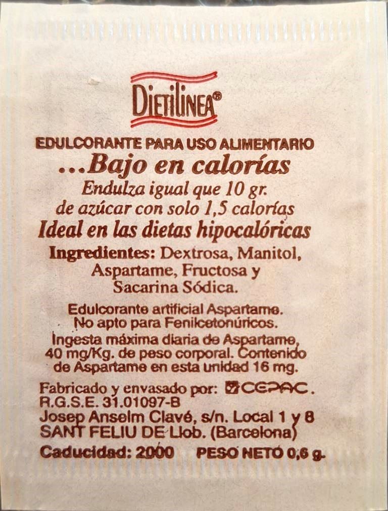 Sobres de edulcorantes de la marca de café IZAGA.