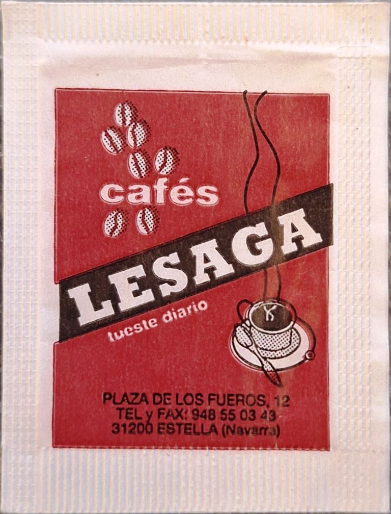 Sobres de edulcorantes de la marca de café LESAGA.