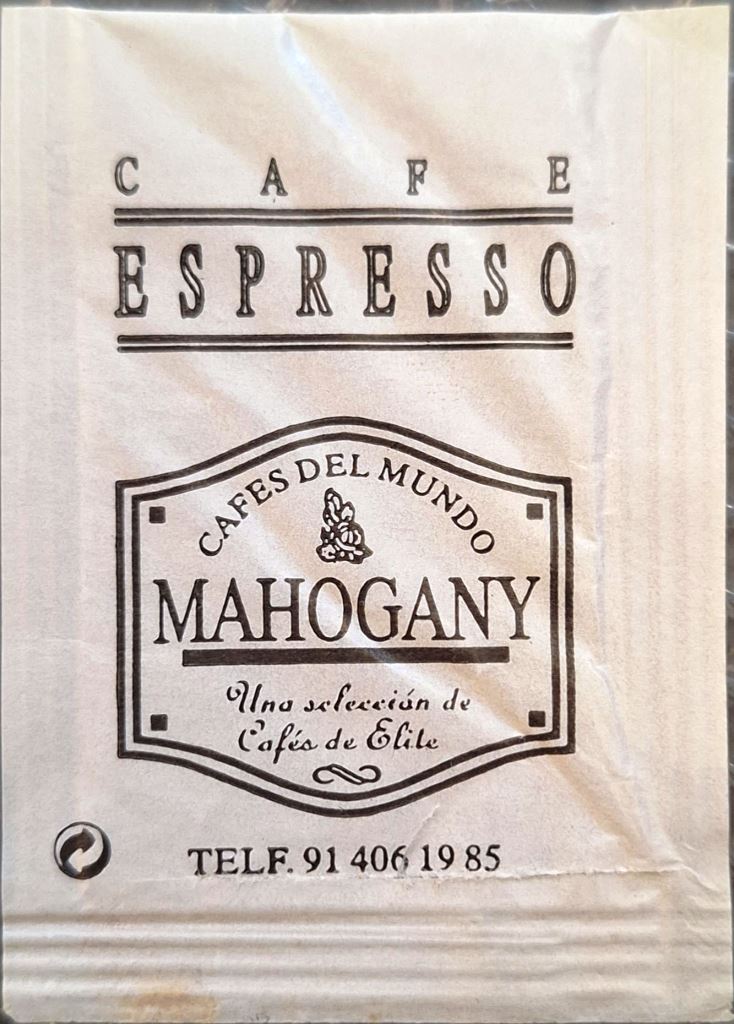 Sobres de edulcorantes de la marca de café MAHOGANY.