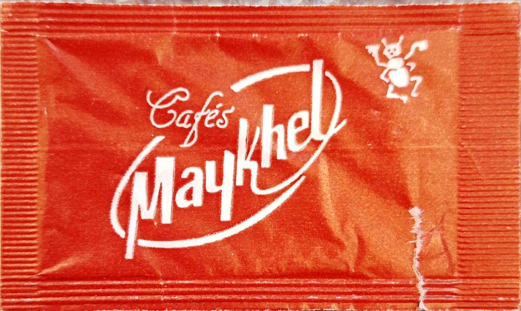 Sobres de edulcorantes de la marca de café MAYKHEL.