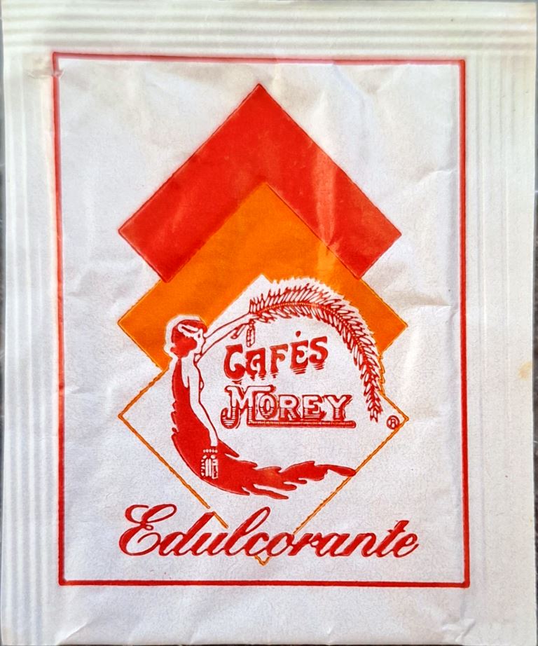 Sobres de edulcorantes de la marca de café MOREY.
