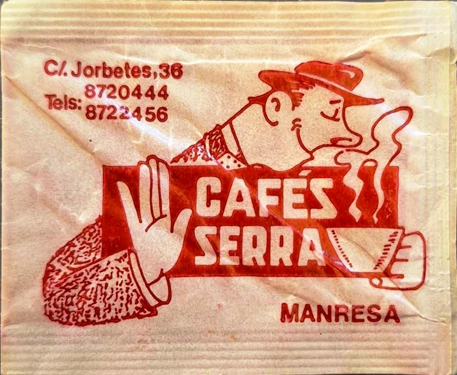 Sobres de edulcorantes de la marca de café SERRA
