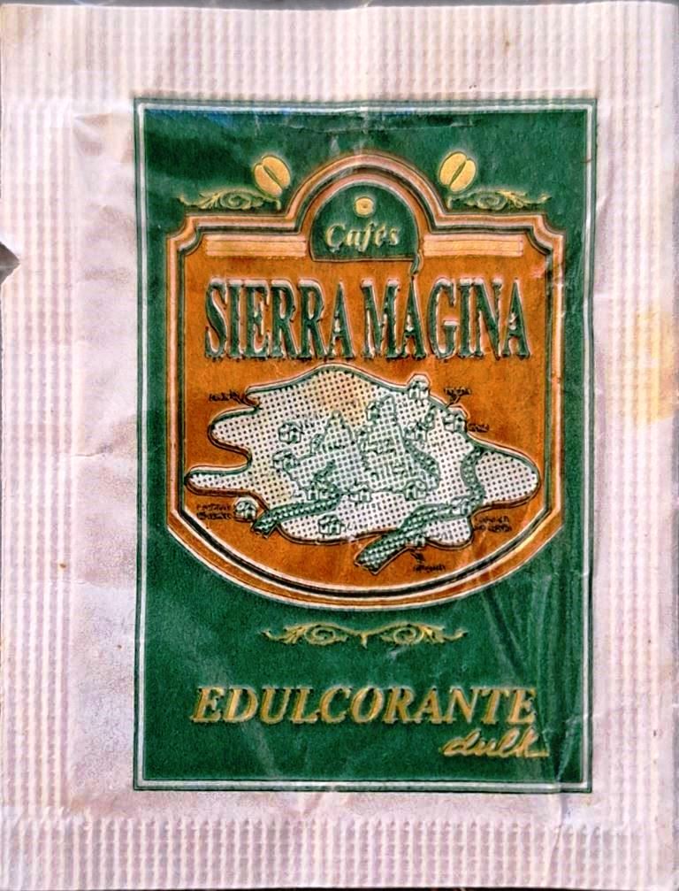 Sobres de edulcorantes de la marca de café SIERRA MAGINA