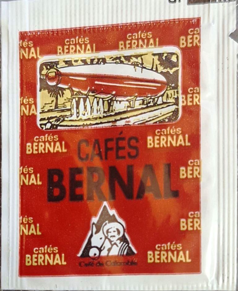 Sobres de edulcorantes de la marca de café BERNAL.