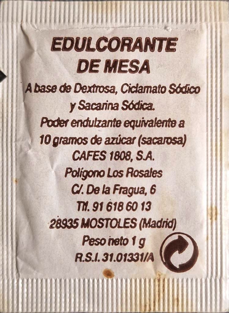 Sobres de edulcorantes de la marca de café 1808.