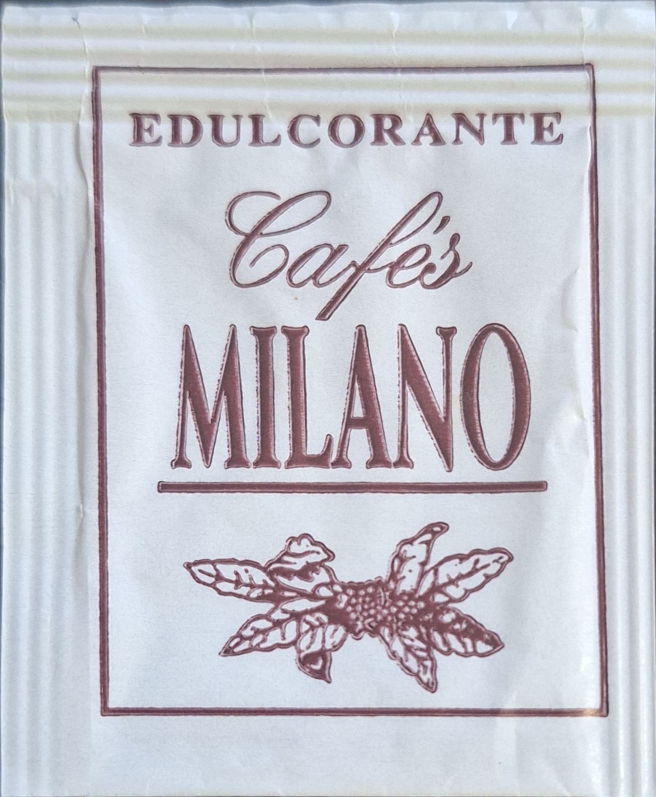 Sobres de edulcorantes de la marca de café MILANO.