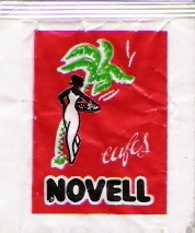 Sobres de edulcorantes de marcas de café.