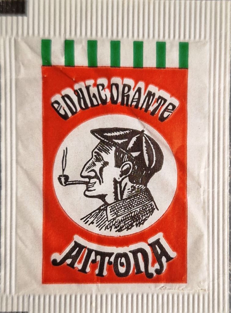 Sobres de edulcorantes de la marca de café AITONA.