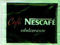 Sobres de edulcorantes de la marca de café NESCAFÉ.