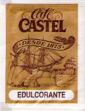 Sobres de edulcorantes de la marca de café CASTEL.