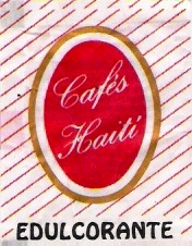 Sobres de edulcorantes de marcas de café.