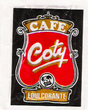 Sobres de edulcorantes de la marca de café COTY.