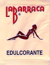 Sobres de edulcorantes de marcas de edulcorantes.