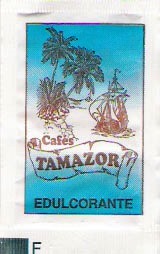 Sobres de edulcorantes de marcas de café.