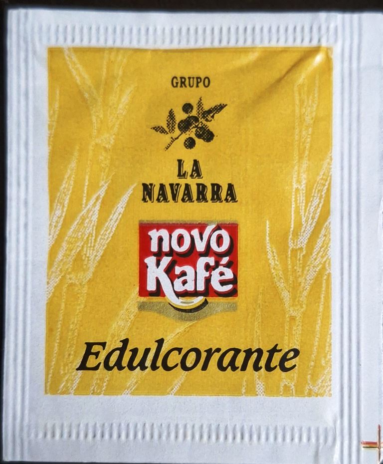 Sobres de edulcorantes de la marca de café NOVO KAFE.