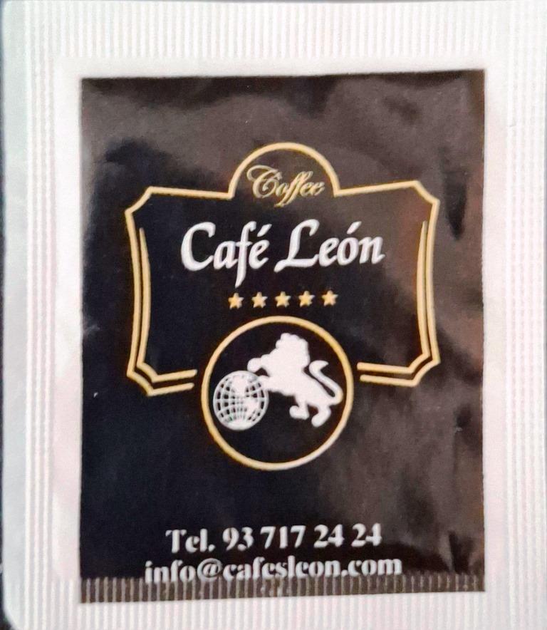 Sobres de edulcorantes de la marca de café LEÓN.