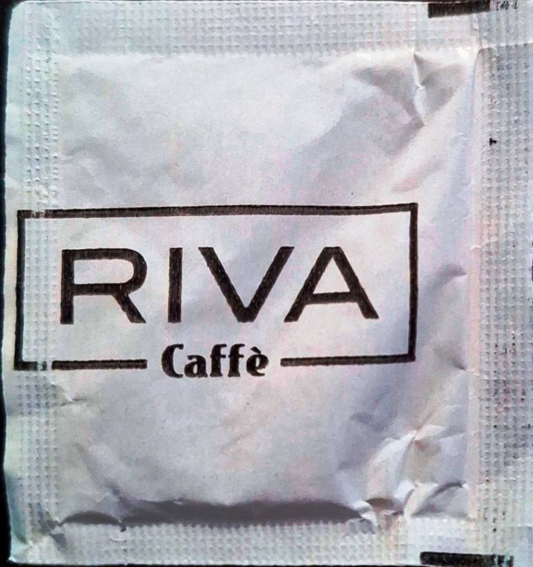 Sobres de edulcorantes de la marca de café RIVA.