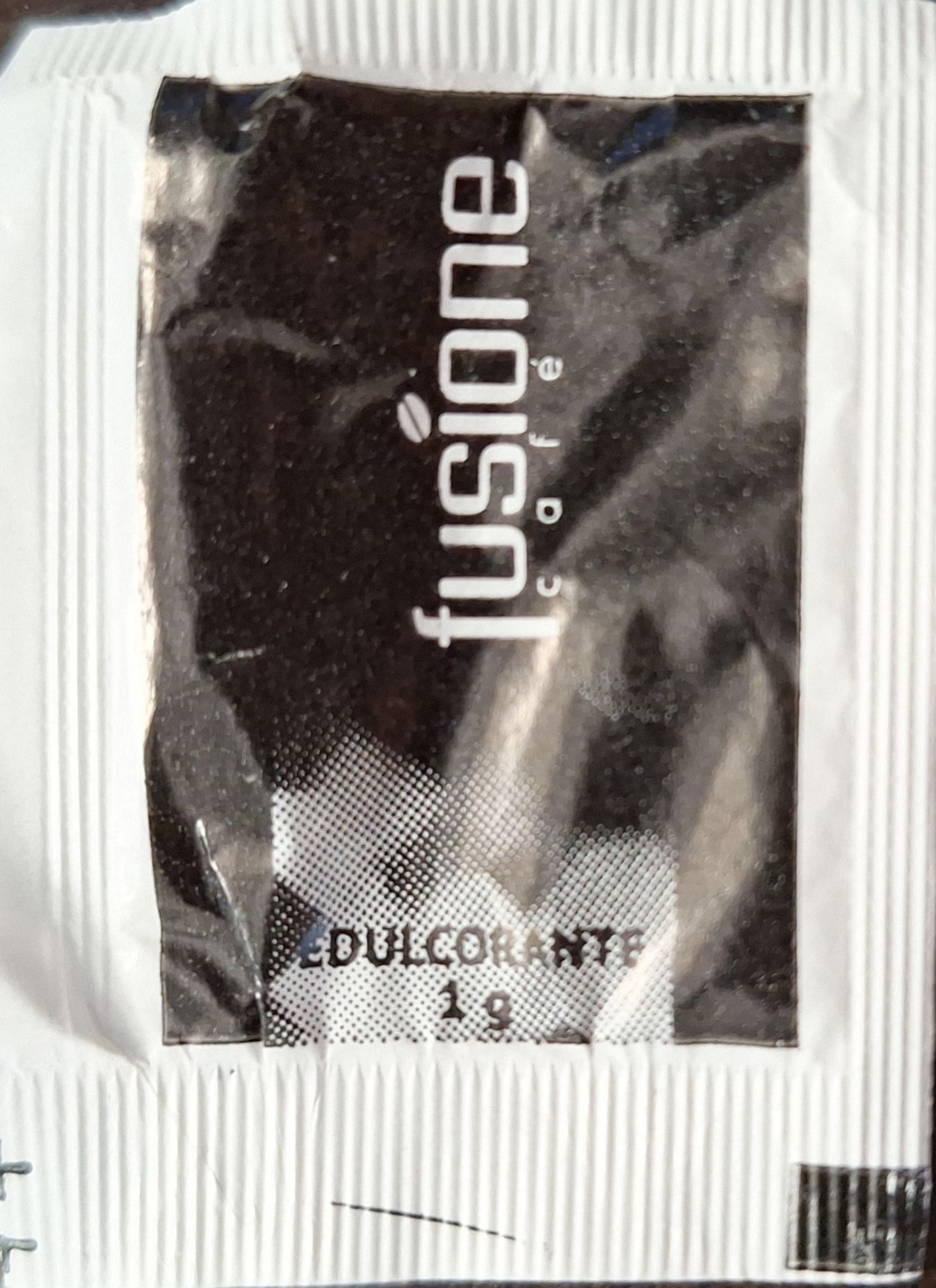 Sobres de edulcorantes de la marca de café FUSIONE.