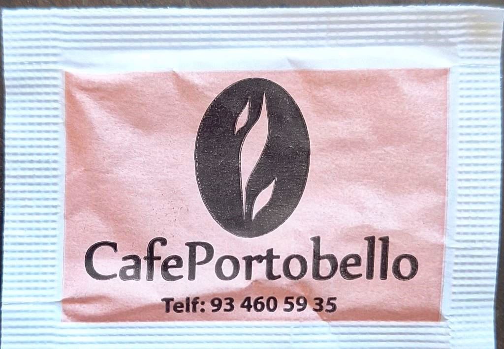 Sobres de edulcorantes de la marca de café PORTOBELLO.