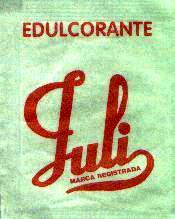 Sobres de edulcorantes de marcas de café.