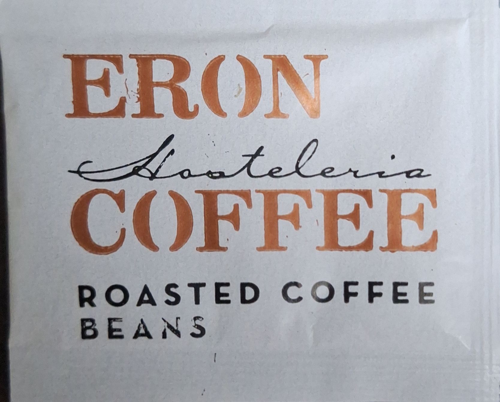 Sobres de edulcorantes de la marca de café ERON.